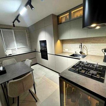 Продаж 4 кім квартири з ремонтом вул. Миколайчука
