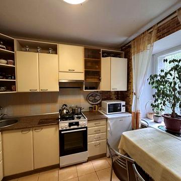 Продаж 2 кім. в Центрі в цегляному будинку
