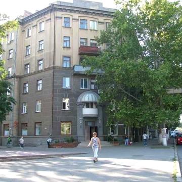 Под ремонт. Продаю двухкомнатную квартиру в центре 1/5 без балкона,