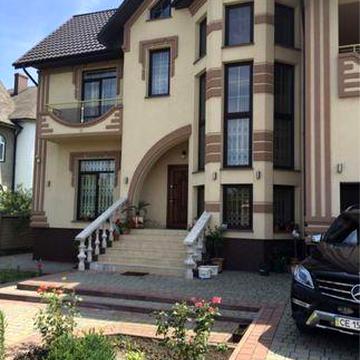 Продажа будинку в гарному районі