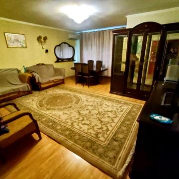 Здається простора 4-кімнатна квартира в престижному районі