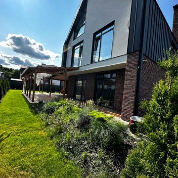 Будинок з дизайнерським ремонтом в Ірпені