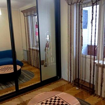 Трикімнатна з окремими кімнатами Харьковское шоссе 168Е, метро - пішки