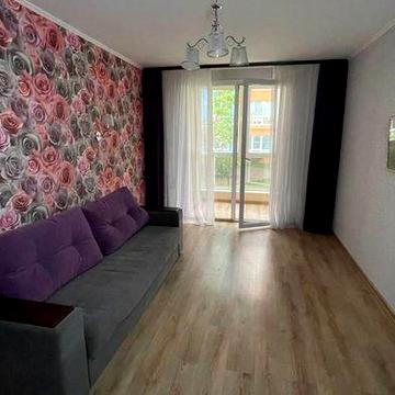 Продається двокімнатна квартира з мінімальним оформленням