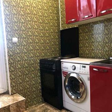 Здам півбудинку в центрі міста на іллінській