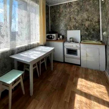 Продам 2-х комнатную в  7 мин. от м. Индустриальная