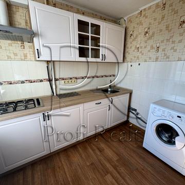 Олександра Архипенка вул. (Мате Залки), 10-Б
