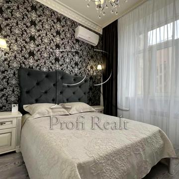 Круглоуніверситетська вул., 13
