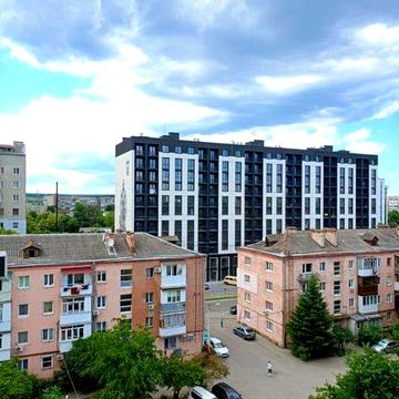 Продам 2 км кв з коморою, центр, кінець в.Бельведерської.