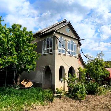 Дачний будинок з землею