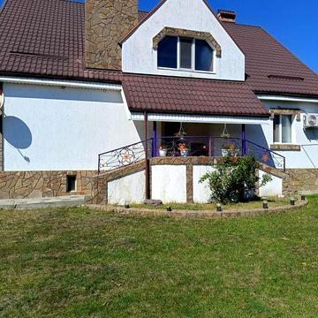 Продам 3  поверховий будинок, зі зручностями, с.Звенігородка, в лісній
