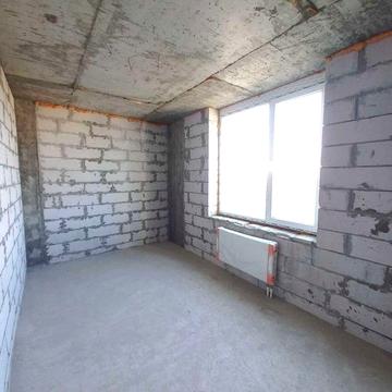 Трикімнатна  квартира Митницька 42 .