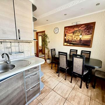 Автозаводська вул., 42
