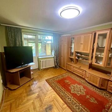 Продається 1кім квартира біля парку Жовтневого