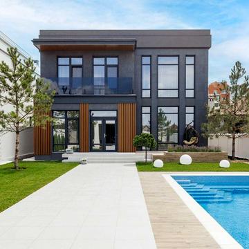 Двухэтажный дом с бассейном/ участок 7,5 соток. Совиньон