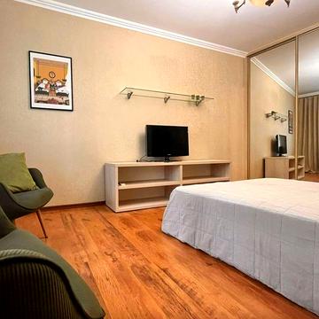 HE S4 Продам однокімнатну квартиру з євроремонтом Центр Весніна