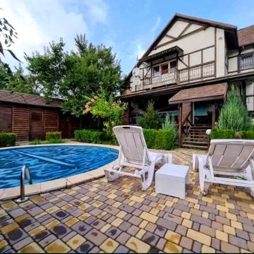 Луговська вул., 238