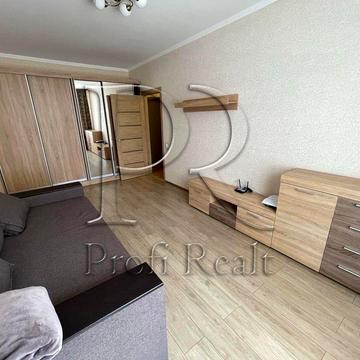 Драгоманова вул., 10