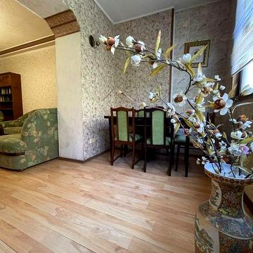 Добротная трешка в центре