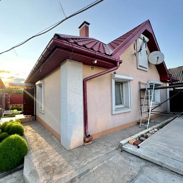 Паризька вул., 10