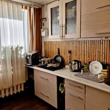 Херсонська вул., 5