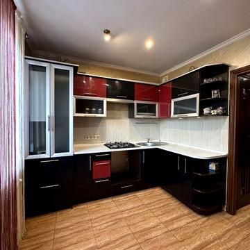 Продаж трикімнатної квартири з індивідуальним опаленням!