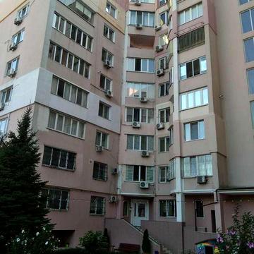 ул. Новосельского.  Дворянская. Современный дом. Возле кирхи.