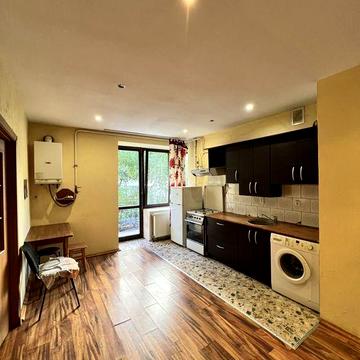 Велика 1-кімнатна квартира в центрі Пасічної в новобудові