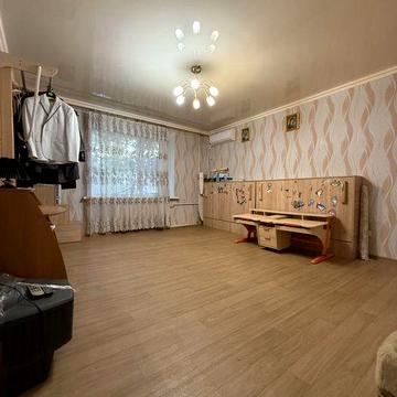 Продаю 2 -к квартиру , сталинка, в центре