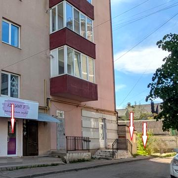 Українська вул., 5