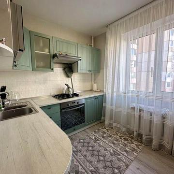 Продаж 3-кв 82 кв. м вул. В. МОМОТА р-н 5 школи 85.000$