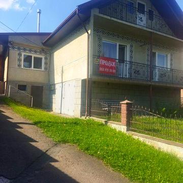 Будинок в передмісті Львова