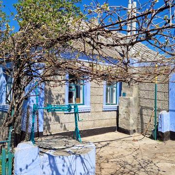 Будинок з гаражем, городом, садом