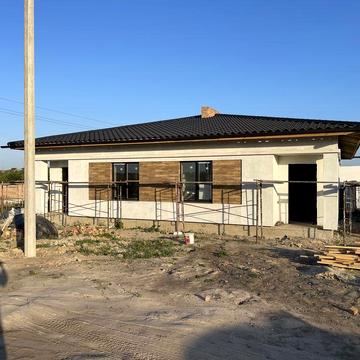 Котедж р-н Льонокомбінату . 3 спальні та кухня-вітальня