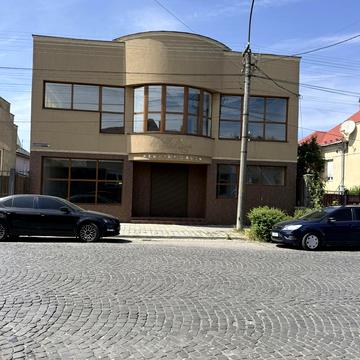 Михайла Грушевського вул., 11