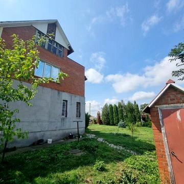 Супрунівка. Добротний, окремий , цегляний будинок, з торговим приміщен