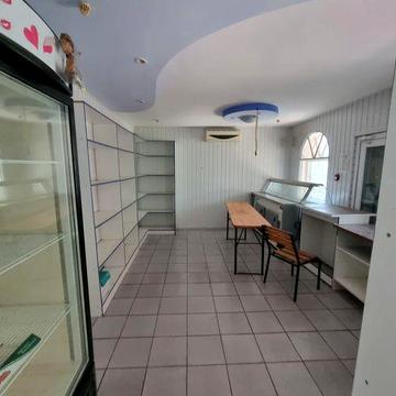 Супрунівка. Добротний, окремий , цегляний будинок, з торговим приміщен