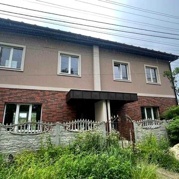 Сучасний дуплекс з чистовим оздобленням.