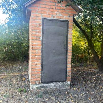 Цегляний будинок у Полтавській області