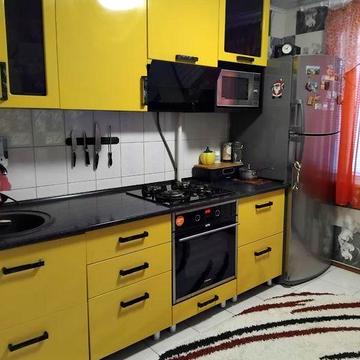 Вул. Чарівна, з ремонтом, з великою кухнею