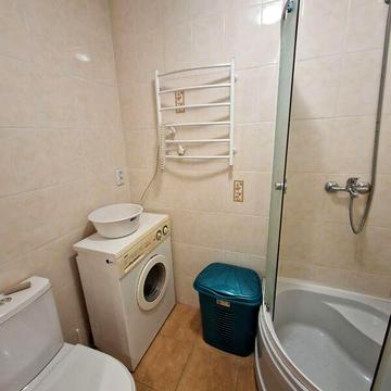 Довгострокова оренда 1к Квартира Центральна (Червоний хутір) вулиця
