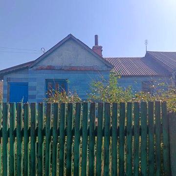 Продається частина будинку 68м2, 3 кімнати, 6 соток землі.