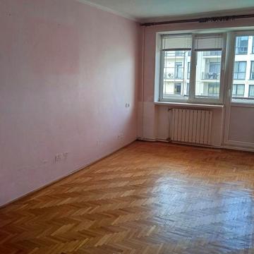 Продам 2 кімнатну квартиру в центрі міста.