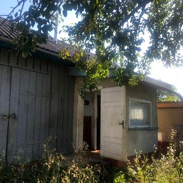 Будинок, ставок, земля біля Карпат, річка, ліс