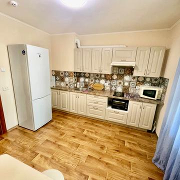 Академіка Глушкова просп., 9-Є