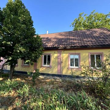 Продам будинок. Свій двір.