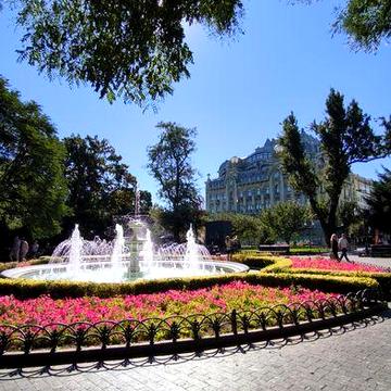 Сталинка у Горсада, 2/5 эт, 2-шка по отличной цене.