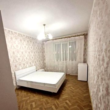 Тополина вул., 30