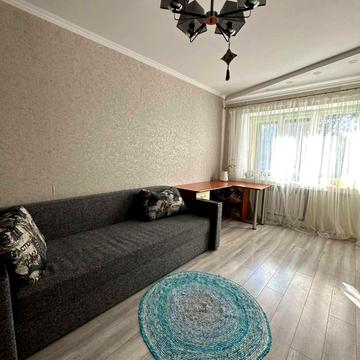 Грушевського, 8