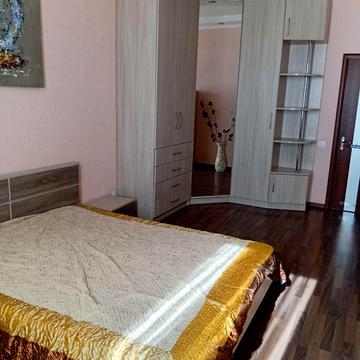 Незалежності (Армійська), 11